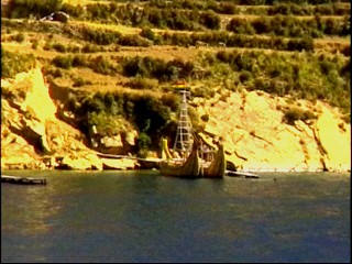 Mit einem Papyrusboot auf dem Titicacasee.